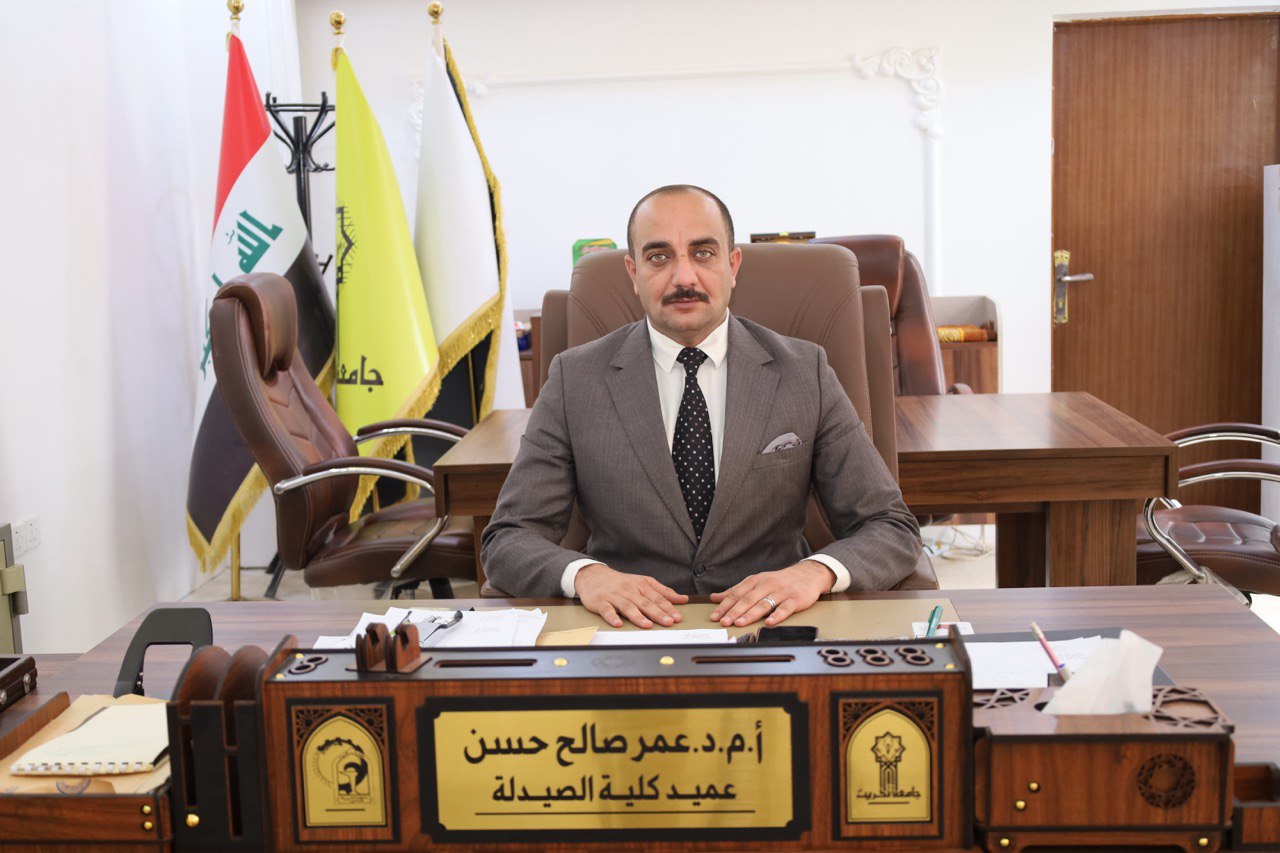 السيد عميد كلية الصيدلة أ.م.د عمر صالح حسن